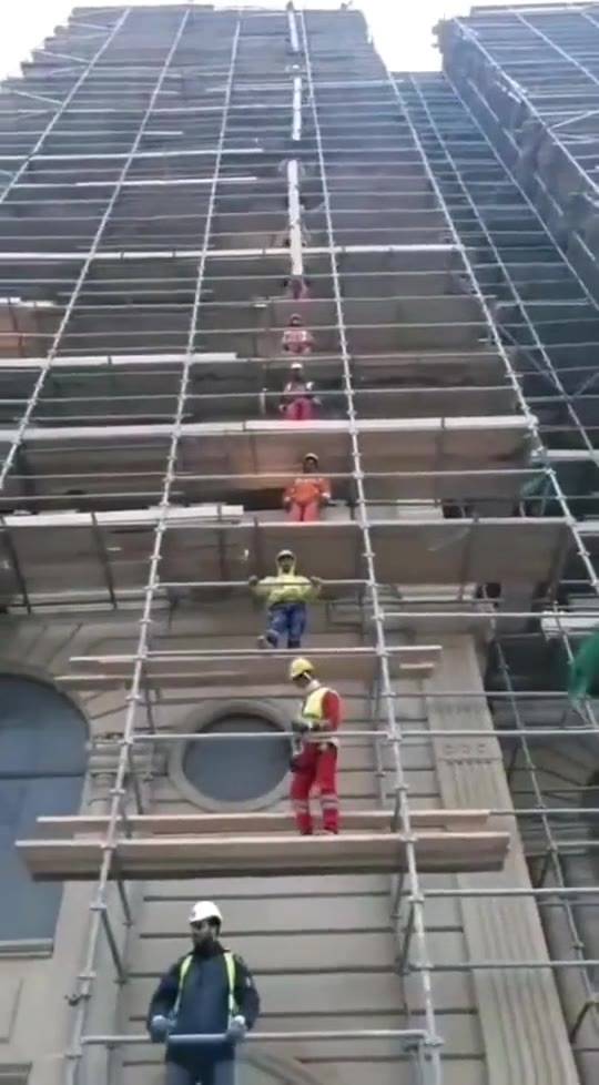 這樣運(yùn)送建筑材料的,也就這個(gè)國家想的出來,真的是長見識(shí)了